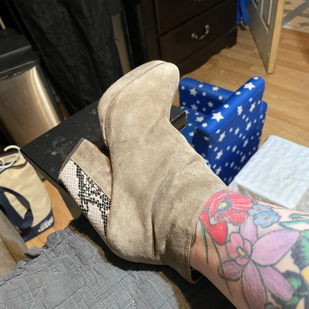 POUR la Victorie ankle boots with snake print thick heel